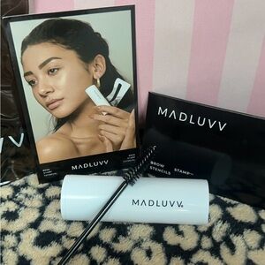 Madluvv brow stamp and shaping kit -shade soft brown